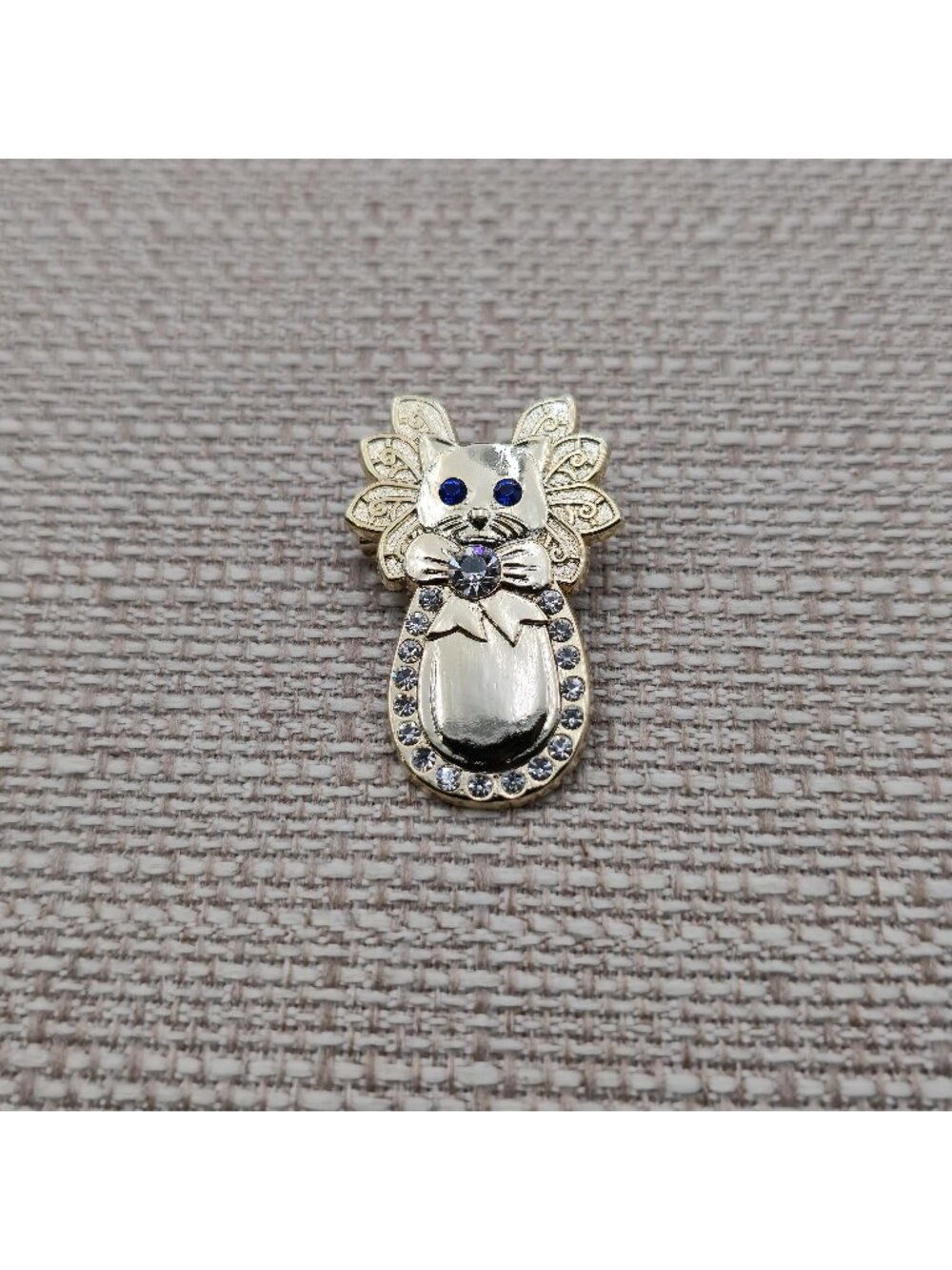 Vintage Gold Tone Angel Cat Brooch Pin with Blue Sapphire Rhinestone Eyes A8757